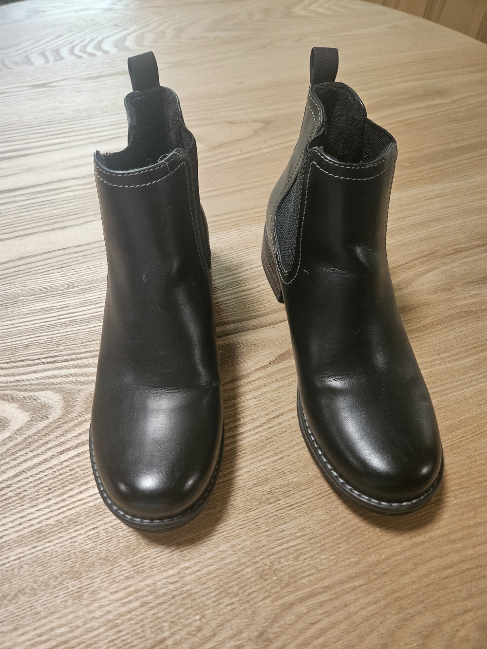 Eastland Women's Black Chelsea Boots - Classic Slip-On Leather Ankle Boot